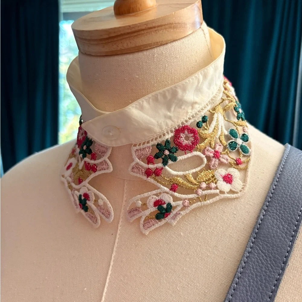 Embroidered collar - Picture 2 of 9